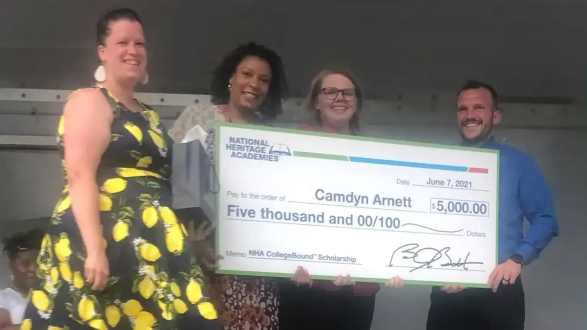 Windemere Park Student Receives $5,000 College Scholarship at Graduation