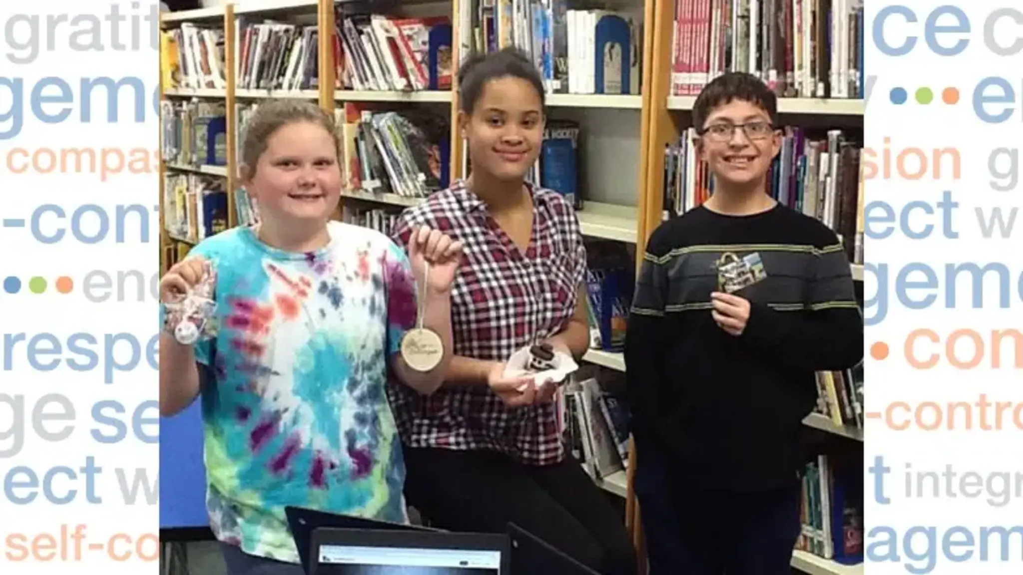 Vanguard Students Make Ornaments for Refugees