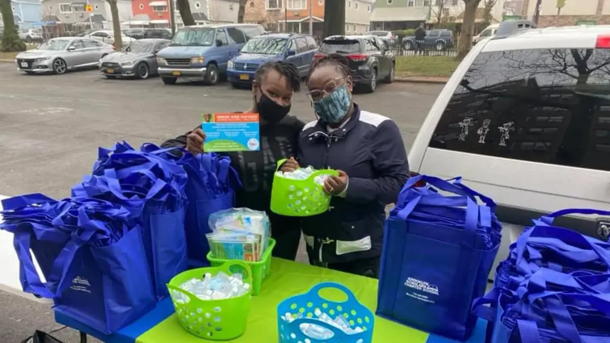 Brooklyn Scholars Partners with NY Senator in Food Drive
