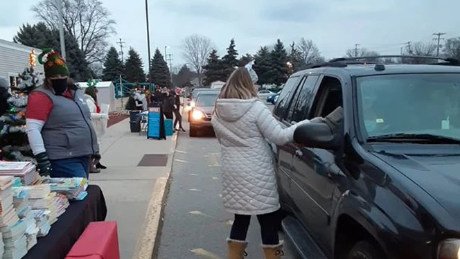 Vehicles lining to receive Goodie Bags. Vehicles lining to receive Goodie Bags.