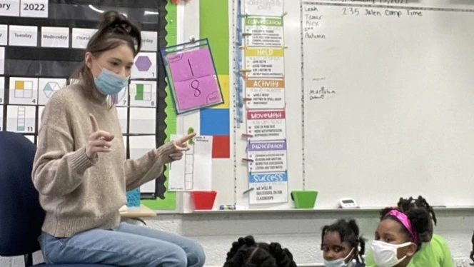 Jessica Lollie teaching students