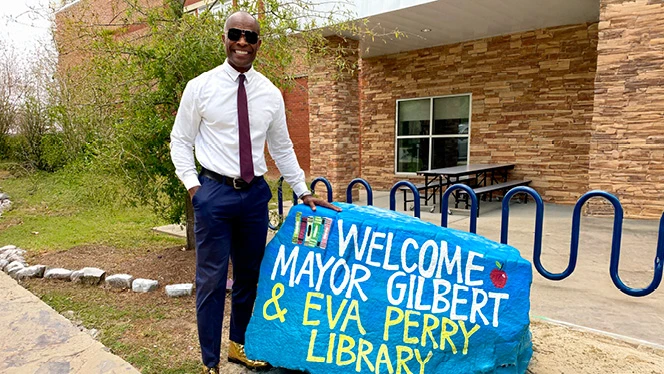 K-8 School in Apex: Apex Mayor visits Peak Charter Academy.