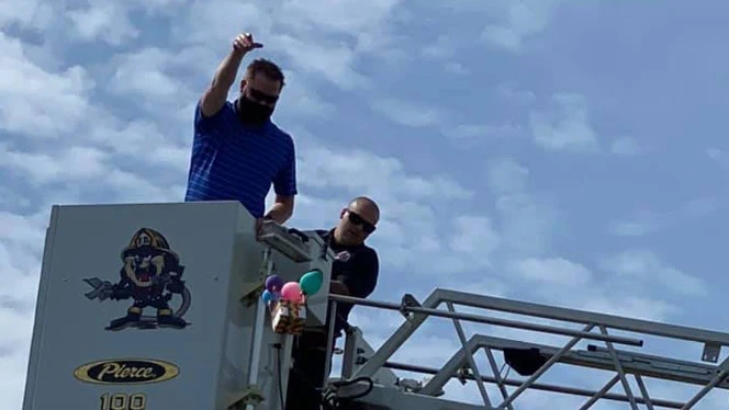 Adults dropping eggs out of the lift bucket. Adults dropping eggs out of the lift bucket.