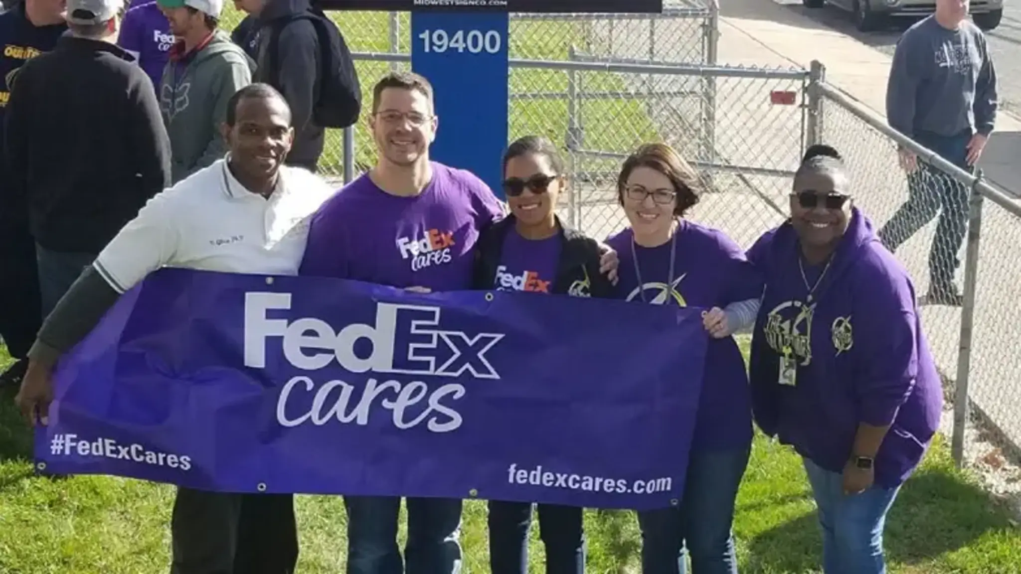 FedEx Employees Volunteer at Warrendale