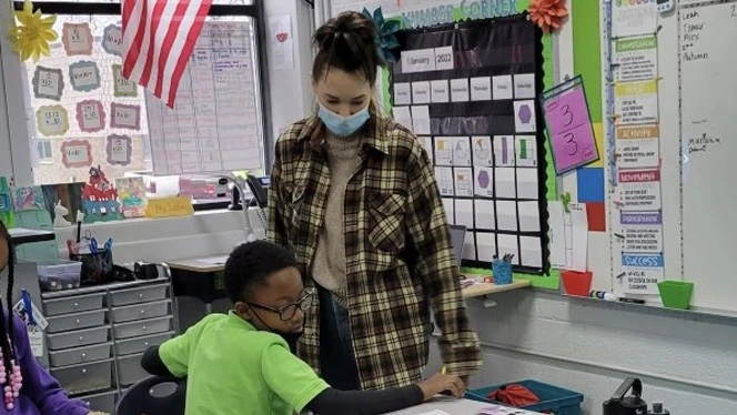 Jessica Lollie works with a student