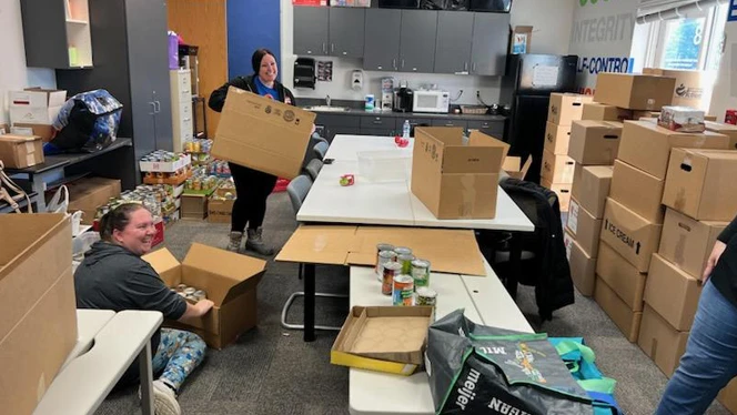 Women packing boxes Women packing boxes