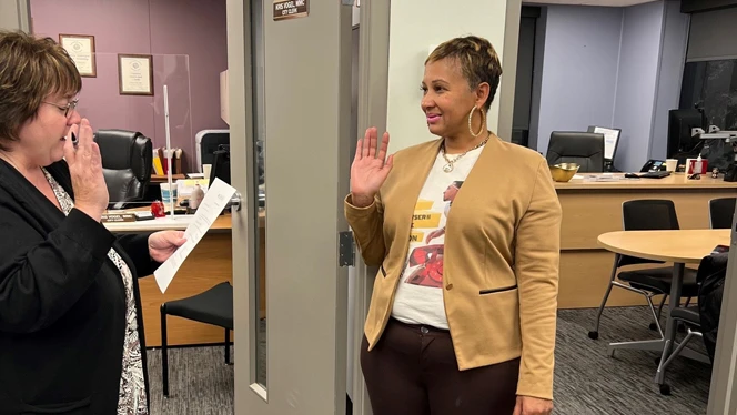 Cummings sworn in