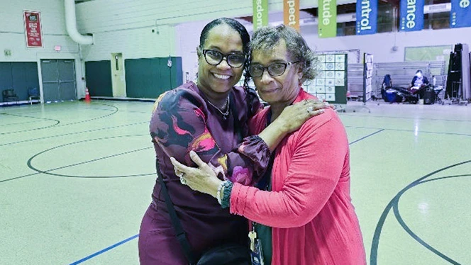 K-8 School in Warren: Great Oaks Dean Yevrah Johnson wins Dean of Excellence award.