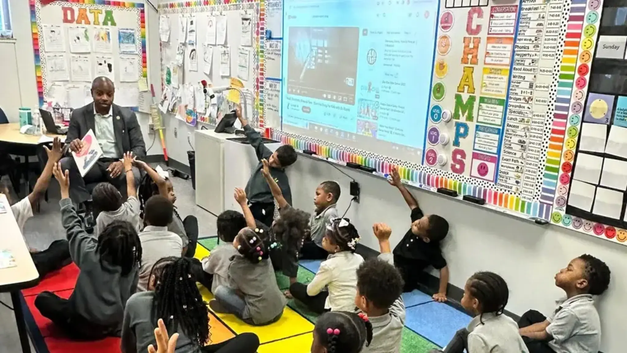 Mayor Cavalier Johnson Reads to Milwaukee Scholars