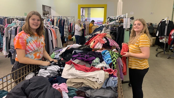 Chandler Woods Students volunteering