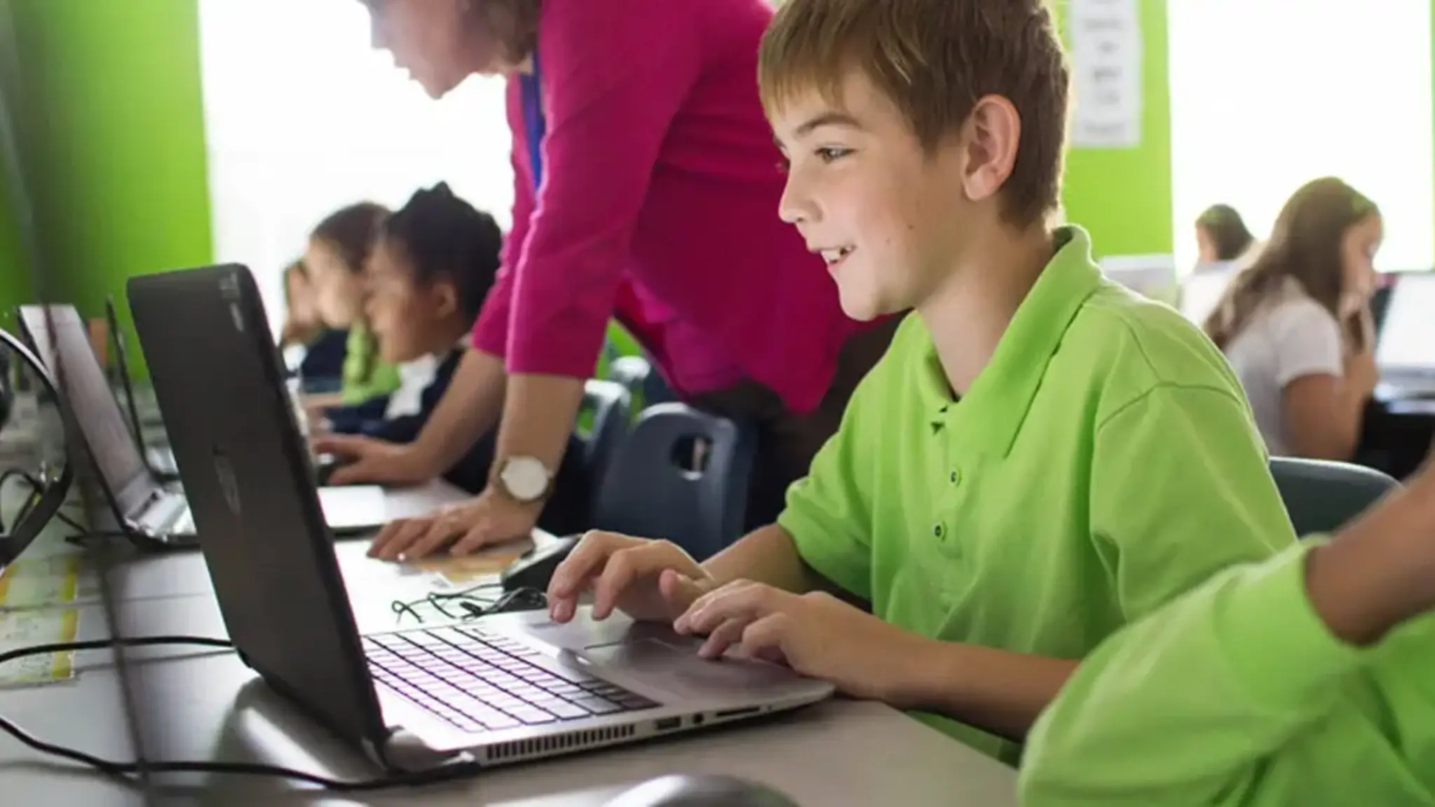 Peak Charter Academy Students Get Best of Both Worlds with Online, In-Person Learning Strategies