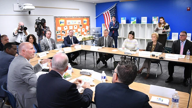 Y5-8 School in Detroit: U.S. Secretary of Education Linda McMahon visited Pembroke Academy.