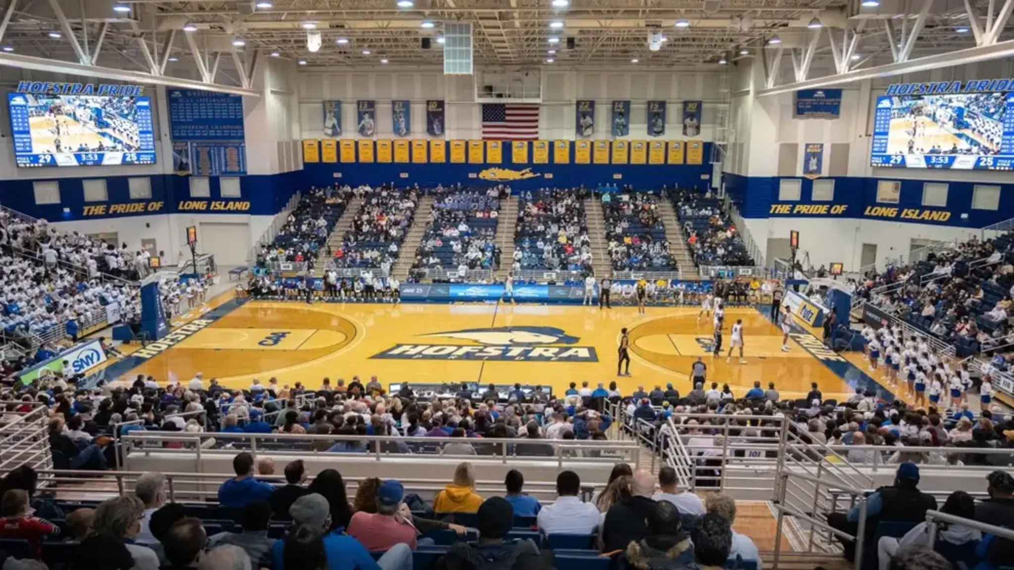 Hofstra University Men’s Basketball Team Meets Riverton Street’s ‘Hofstra University’ Scholars