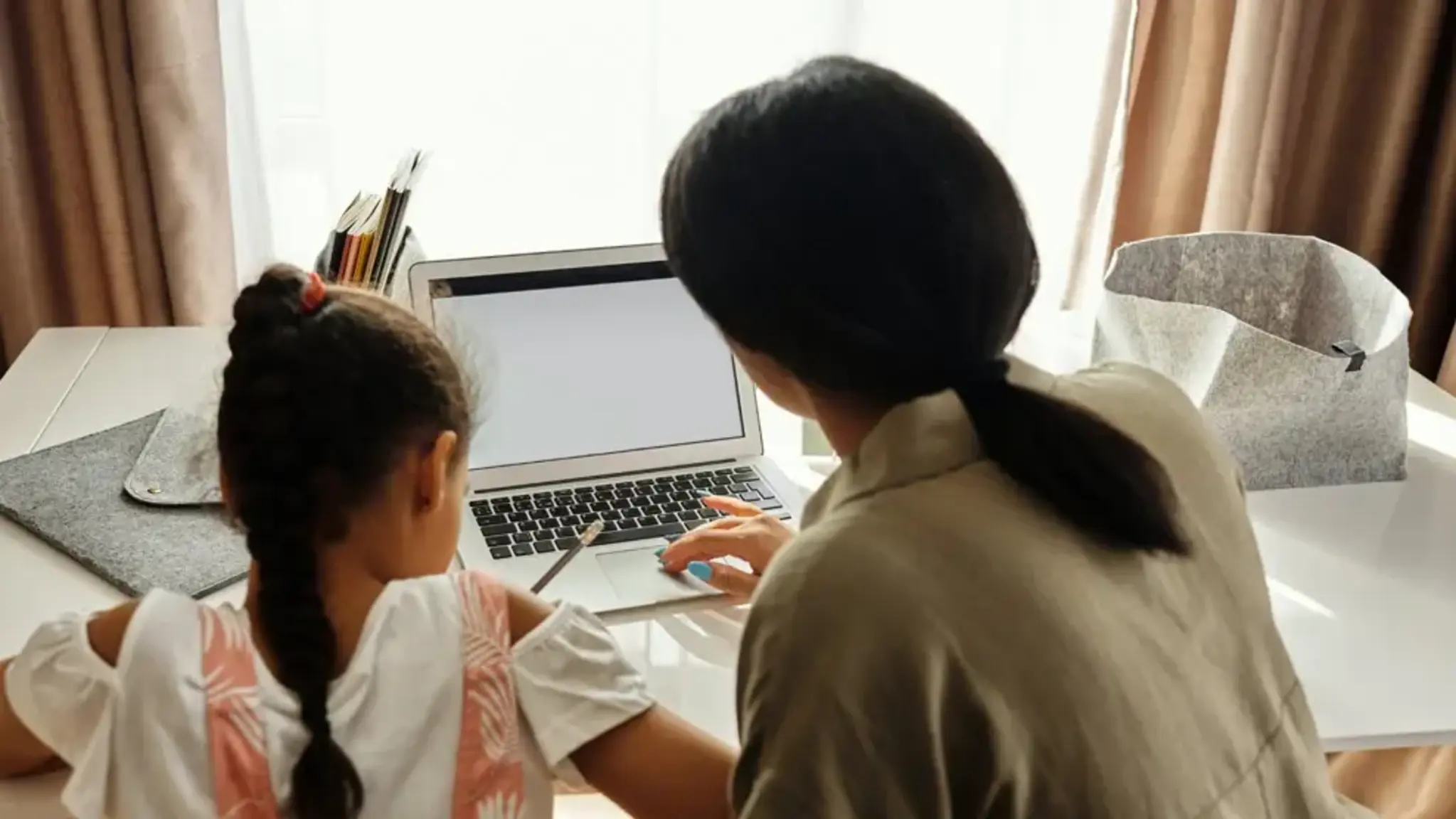 Expert Offers Internet Safety Tips for Linden Students
