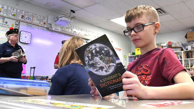 Knapp student reading dictionary