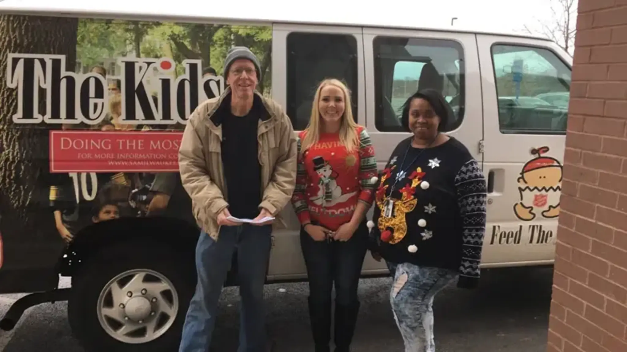Milwaukee Scholars Students Donate Food to Local Salvation Army