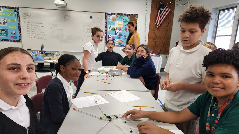 New Teacher Brings Hands on Science Lab To All Grades At Paragon New Teacher Brings Hands on Science Lab To All Grades At Paragon