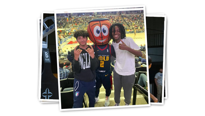 Students pose with GR Gold mascot