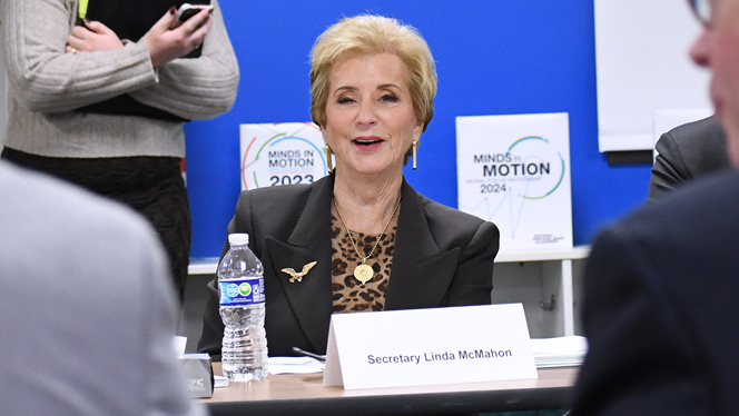 Y5-8 School in Detroit: U.S. Secretary of Education Linda McMahon visited Pembroke Academy.