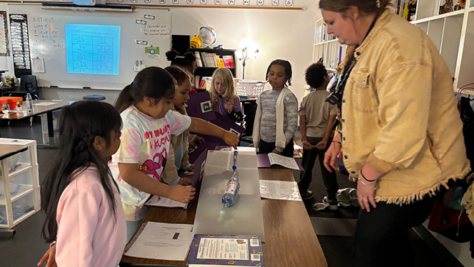 Y5-8 School in Grand Rapids: Ridge Park students got hands-on with science.