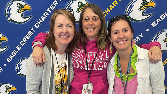 Y5-8 School in Holland: Eagle Crest Charter Academy teacher wins Excellence in Teaching award.