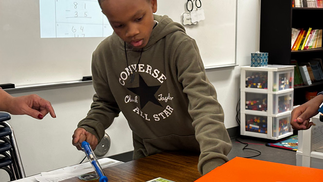 Y5-8 School in Grand Rapids: Ridge Park students got hands-on with science.