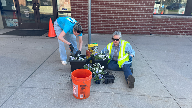 K-12 Schools in Grand Rapids: NHA Service Center employees volunteer at two local NHA schools for Earth Day.