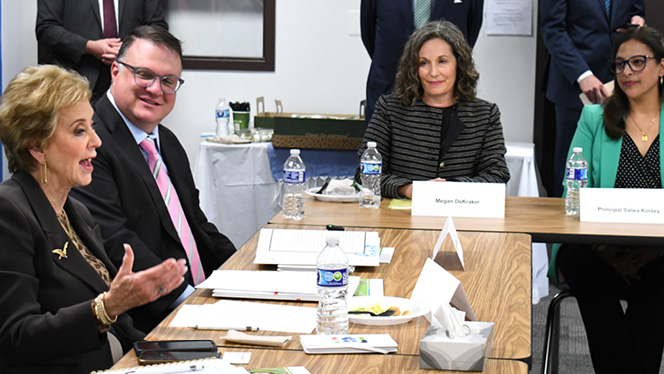 Y5-8 School in Detroit: U.S. Secretary of Education Linda McMahon visited Pembroke Academy.