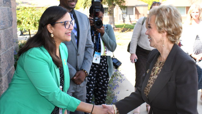 Y5-8 School in Detroit: U.S. Secretary of Education Linda McMahon visited Pembroke Academy.