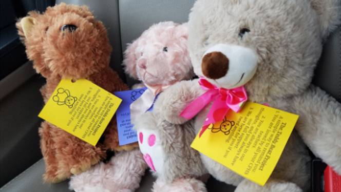 Teddy bears with encouraging note.